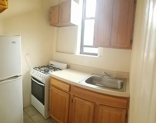 Rented by Uptown Flats LLC | media 18