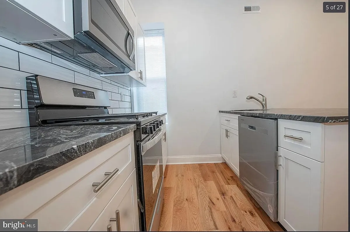 Building Photo - 413 S 55th St