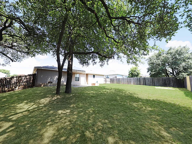 1123 Marlee Cir — Photo 21
