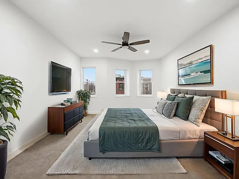 744 N Patterson Park Ave — Photo 20