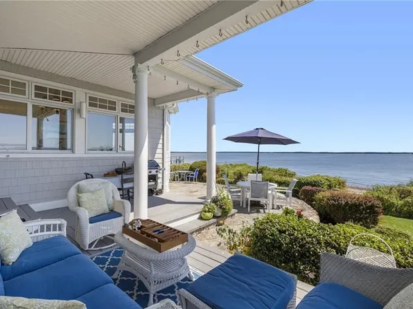 30 Broadview Ave, Warwick, RI 02889
