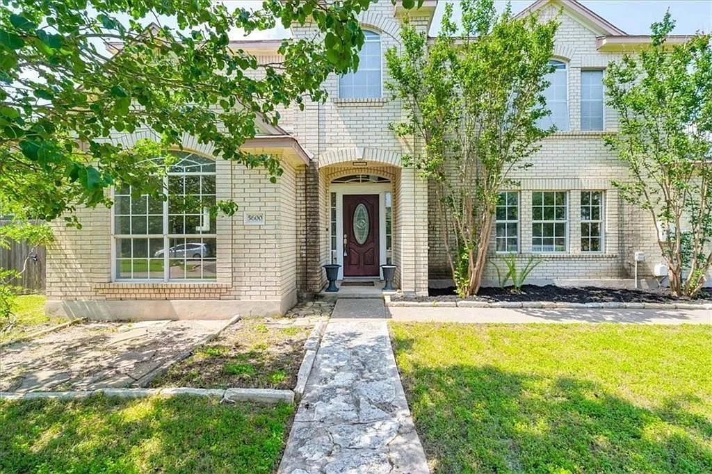 5 bed, 3.5 bath, 2702 sqft, $3,295 — Photo 1