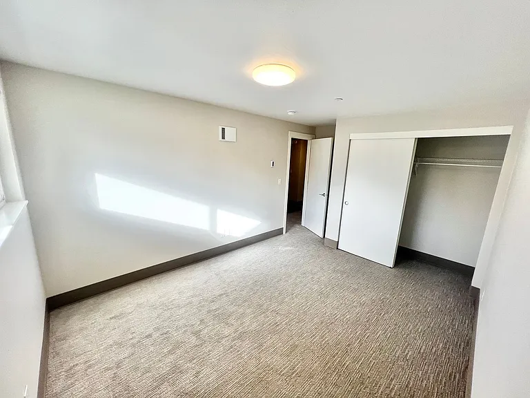 Cougar Creek Apartments — Photo 9