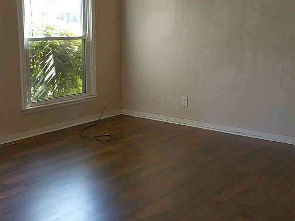 3rd image of 629 SW 50th St