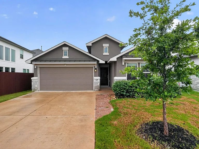 105 Greenway Dr — Photo 1