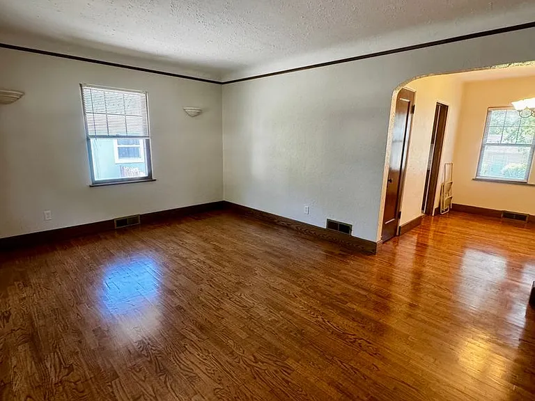 618 N Foote Ave — Photo 7