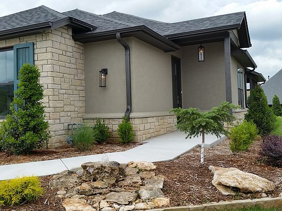 Beautiful Curb appeal!