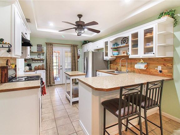 3rd image of 6105 Western Rd