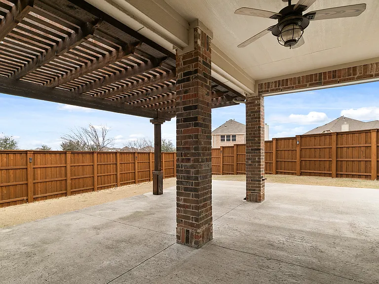 5128 Oceana Dr — Photo 27