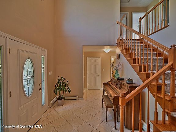 5th image of 935 Katherine Dr