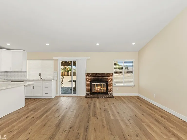 11471 Hollyvale Ave — Photo 5