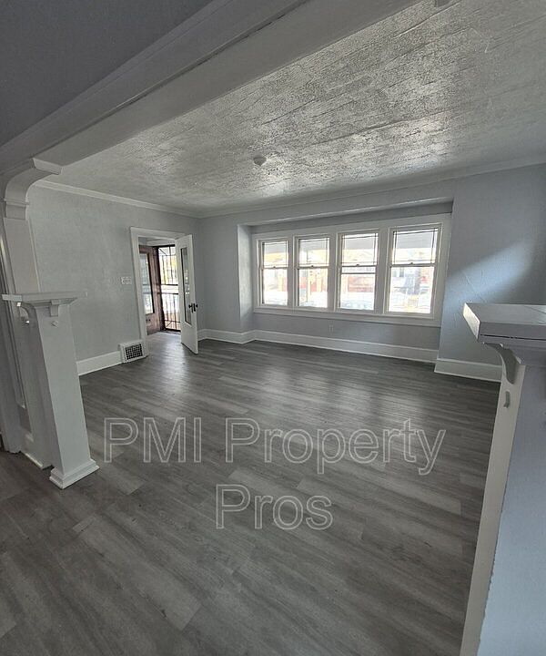 1st image of 2517 W Hadley St