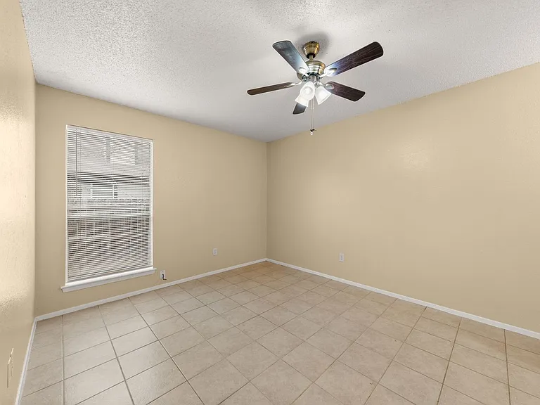 313 Greenlawn Blvd — Photo 14