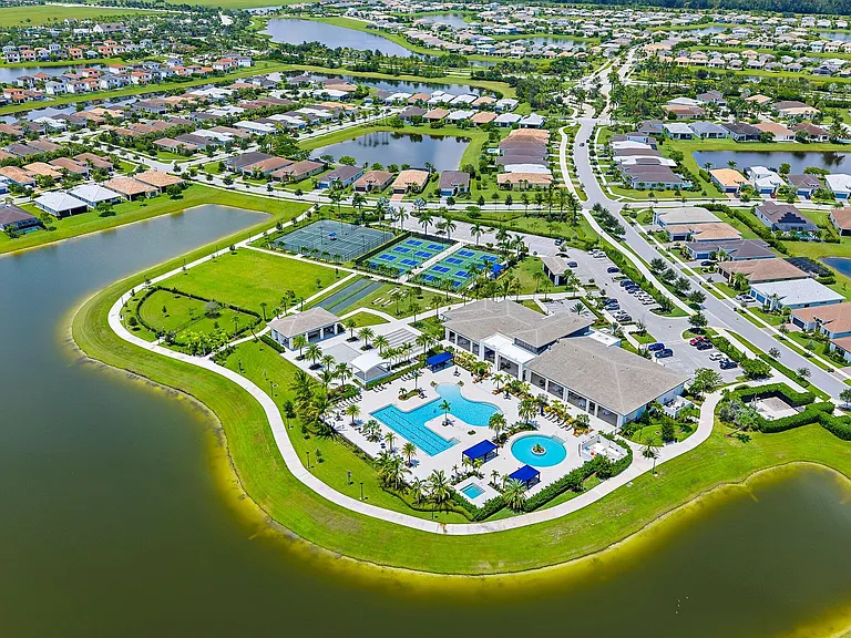 15883 Key Biscayne Ln — Photo 45