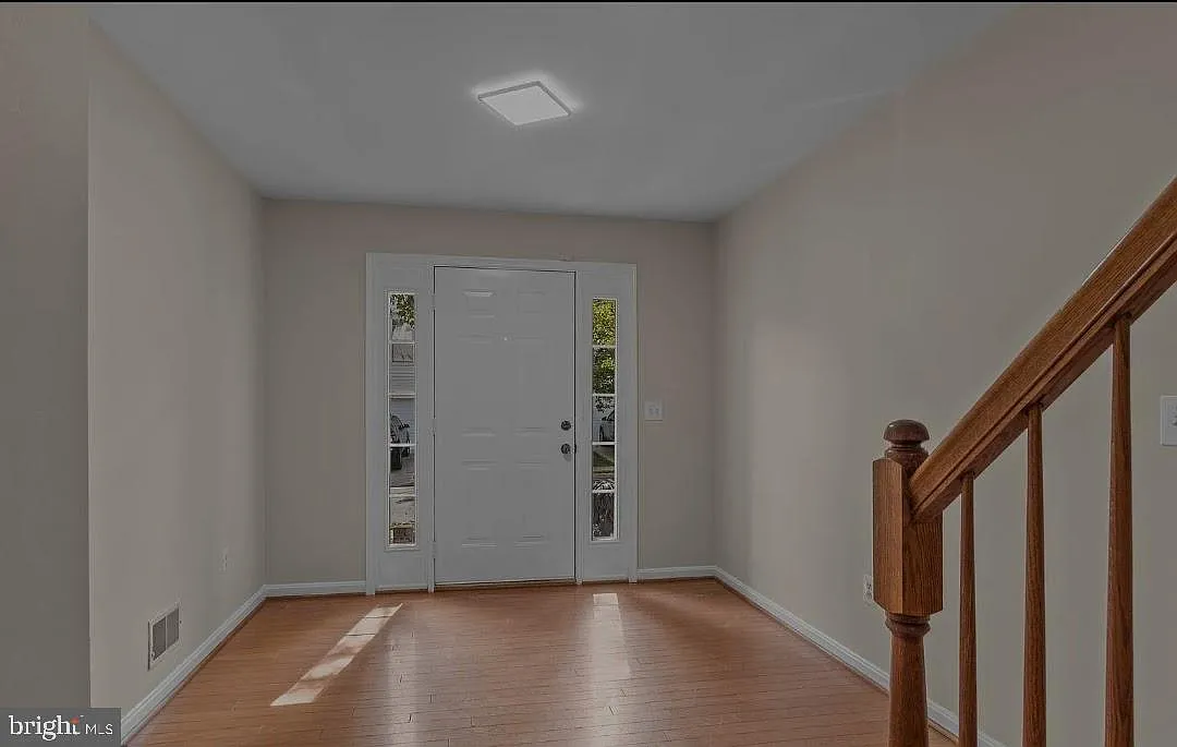3 bed, 2.5 bath, 2408 sqft, $3,300 — Photo 3