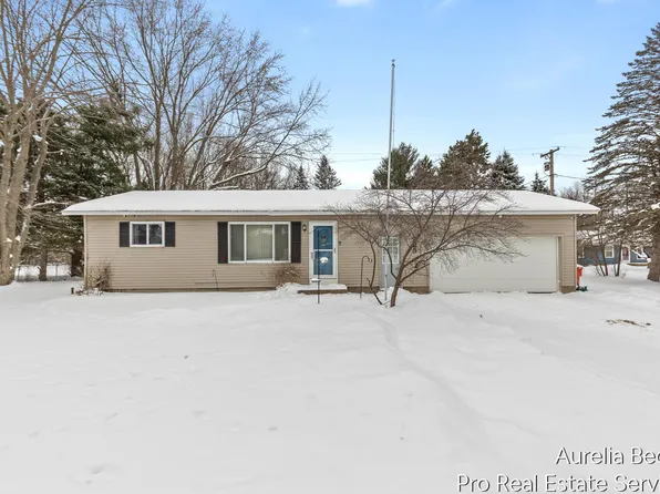 225 Eleven Mile Rd NW, Sparta, MI 49345