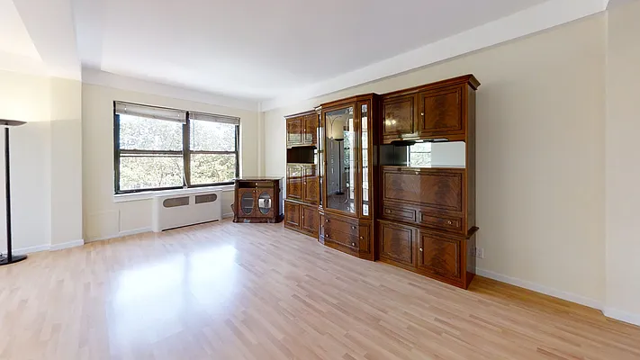 Sold by NYC Red Group LLC | media 18