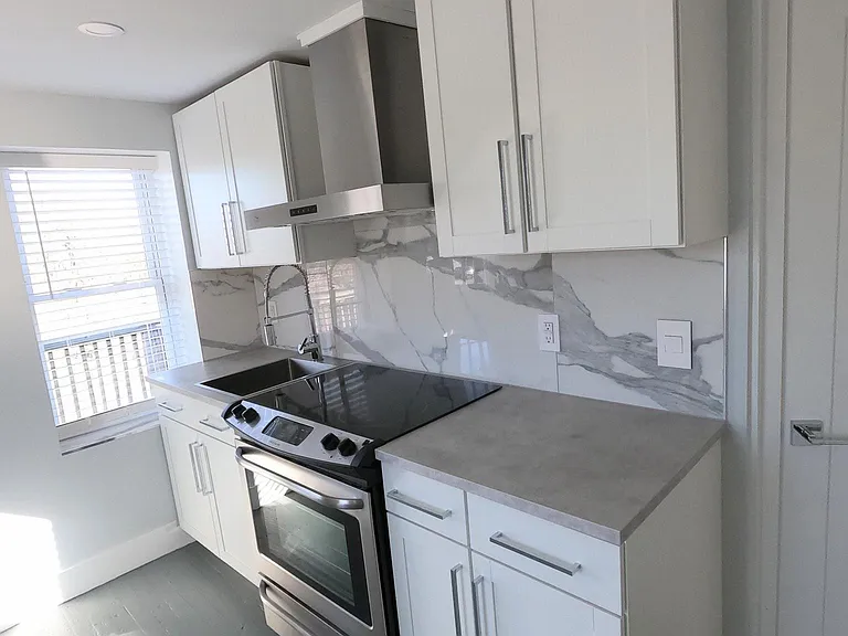 231 S Locust St #3 — Photo 2