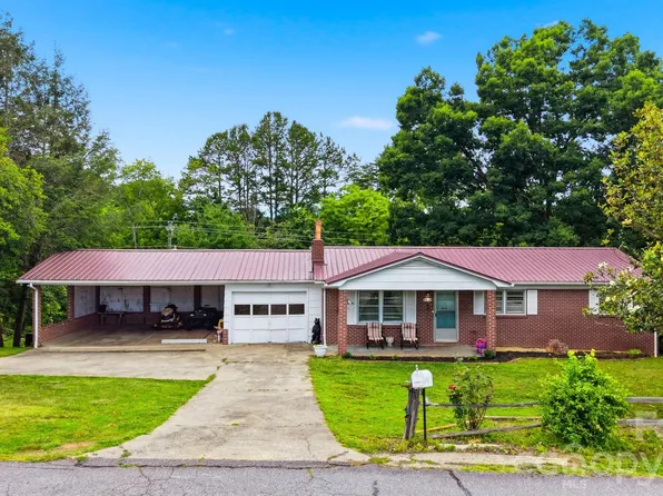 4219 Benfield Dr, Hudson, NC 28638