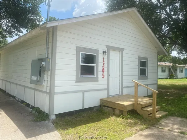 1305 New St, Hearne, TX 77859