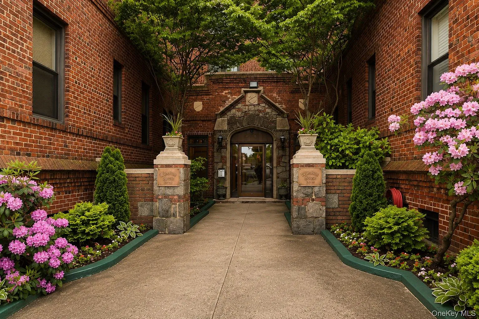 1 bed, 1.0 bath, 650 sqft, $2,050 — Photo 1