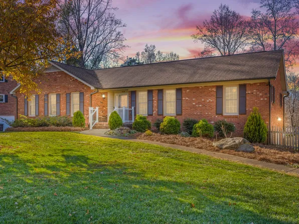 2536 Huntington Woods Dr, Winston Salem, NC 27103