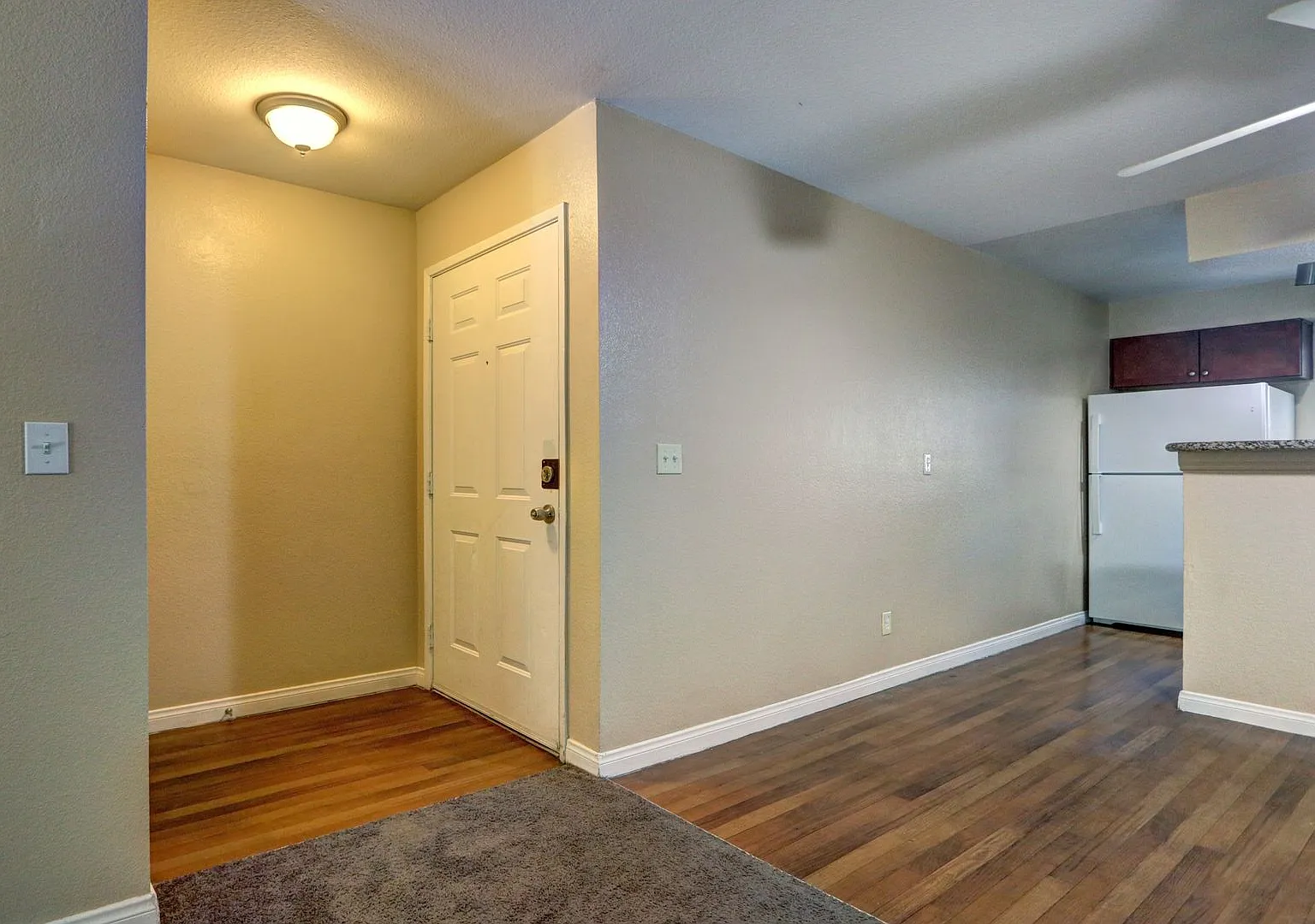 Fantastic 2 Bedroom Condo! — Photo 4