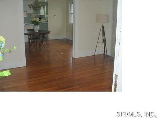 4th image of 100 E Jennings Ave