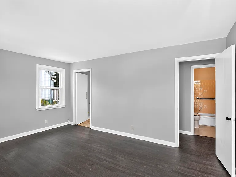 2423 Underwood St — Photo 6