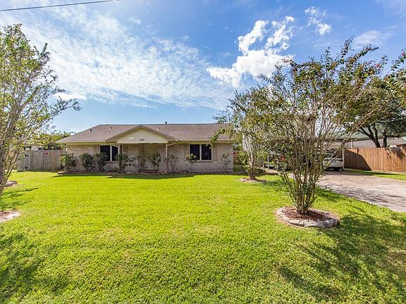 2nd image of 2111 Lomax Dr