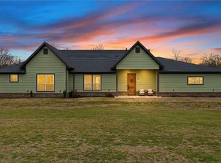 858 Gibson Hill Rd, Farmington, AR 72730