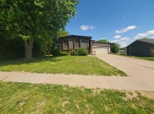 2340 Lafayette Ter, Clinton, IA 52732