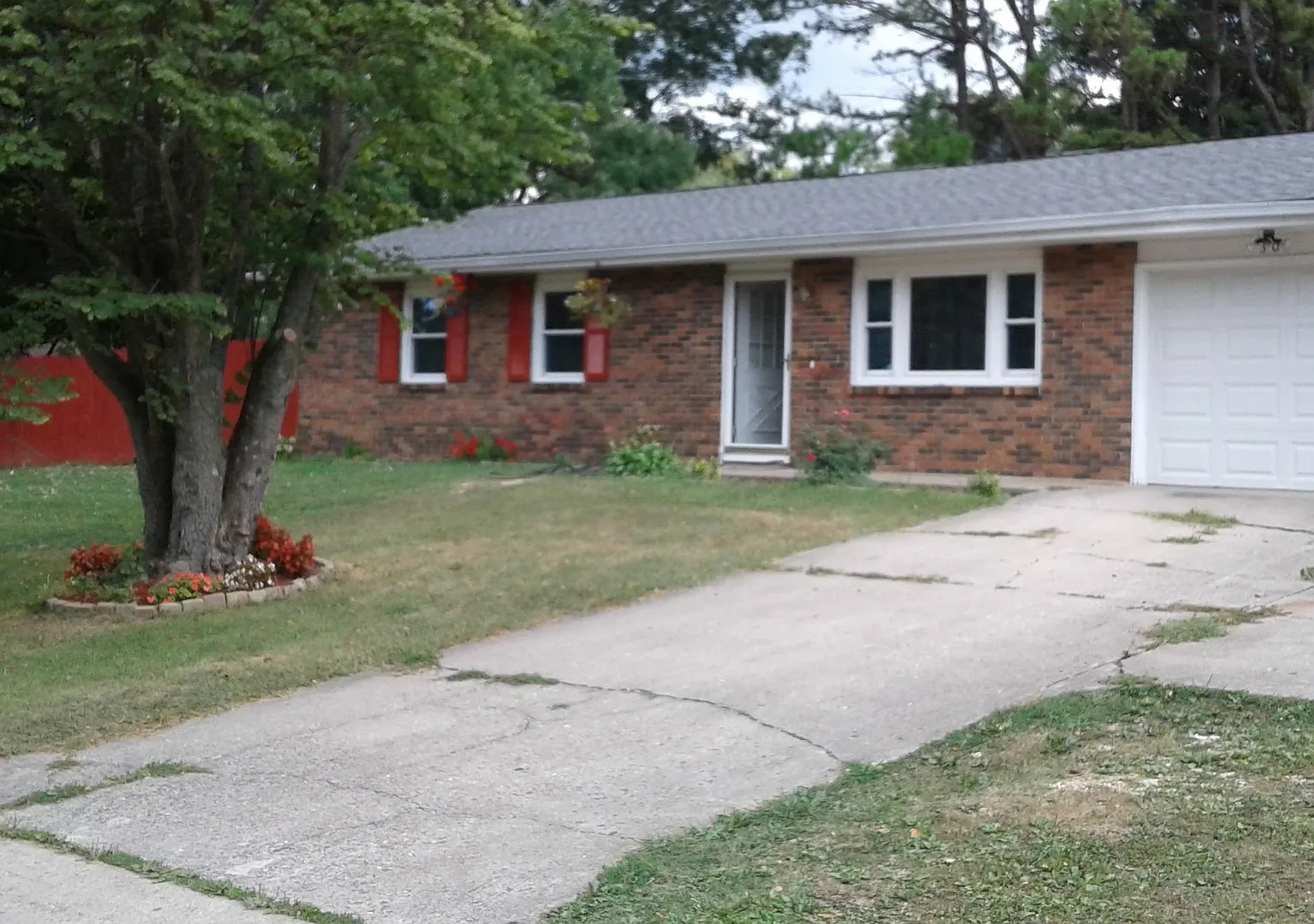 Cozy 3 Bedroom Ranch - Ellettsville — Photo 1