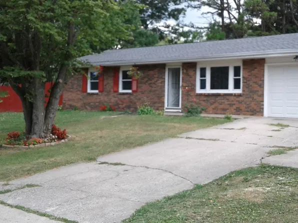 302 W Tecumseh Dr, Ellettsville, IN 47429