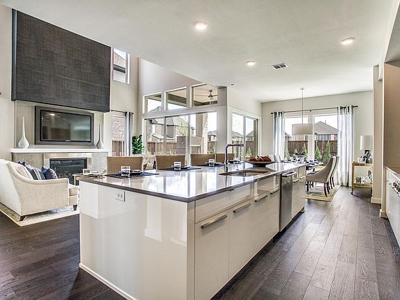 5th image of 15125 Oak St #1-7