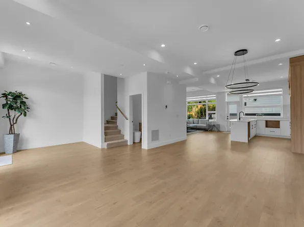13642 232nd St, Maple Ridge, BC V4R 0H1