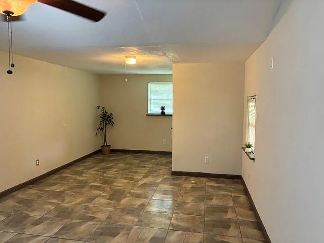 1564 Railroad Ave — Photo 12