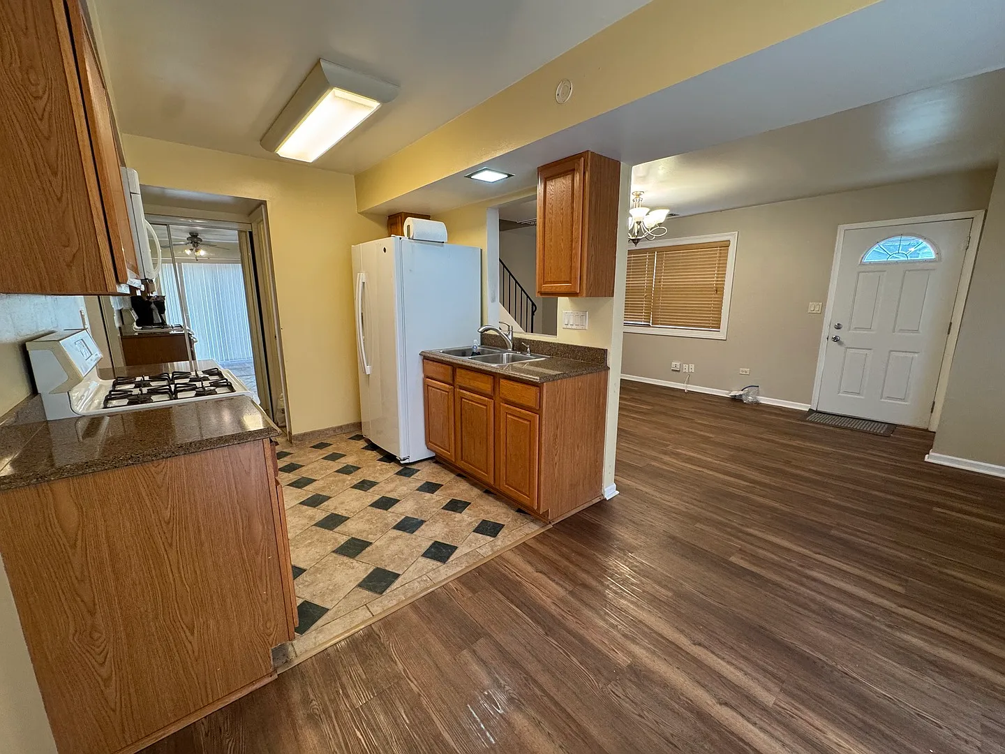 2 bed, 1.5 bath, 1100 sqft, $2,000 — Photo 4
