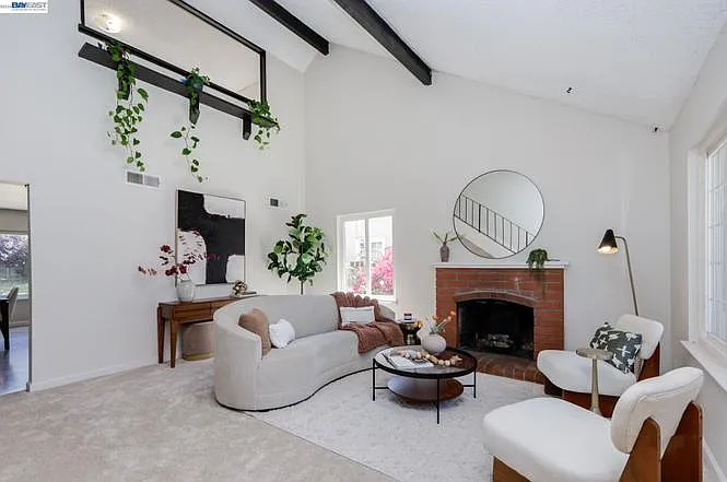 4 bed, 1908 sqft, $4,400 — Photo 3
