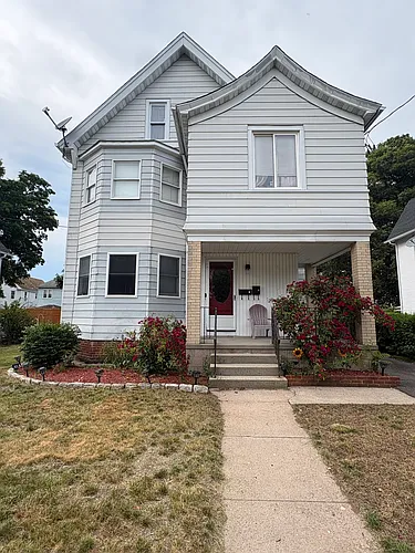149 Center St #2 Photo 1