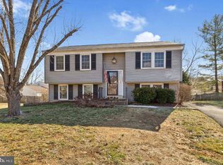 1008 Hertford St, Herndon, VA 20170