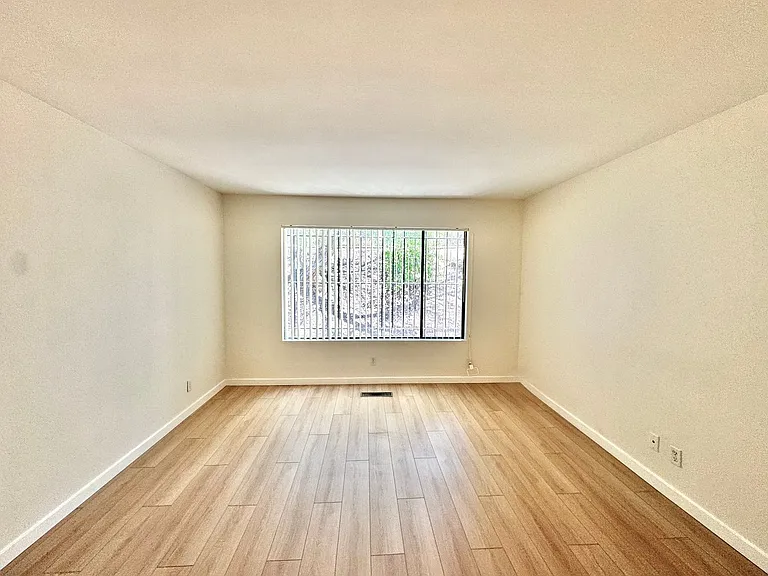 6664 Reservoir Ln — Photo 36