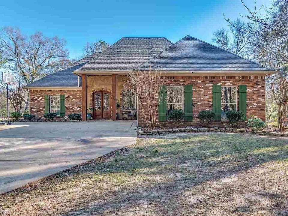 1st image of 121 Grande Oaks Est