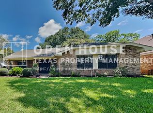 2811 Pineleaf Dr, Sugar Land, TX 77479