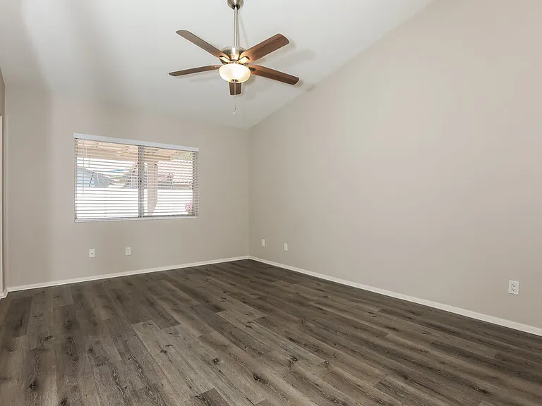 1922 E Cortez Dr — Photo 11