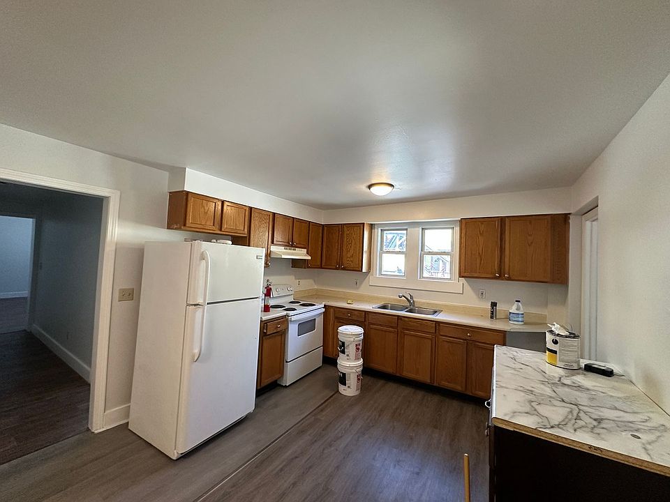 1st image of 64 Grant St APT 3