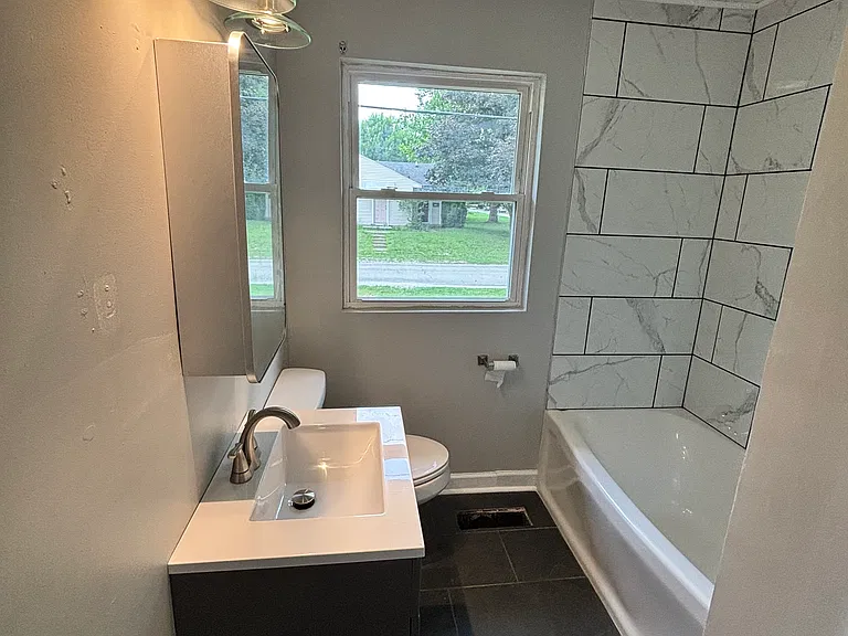 New full tiled bathroom