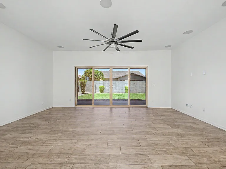 1360 W Joshua Tree Ave — Photo 17
