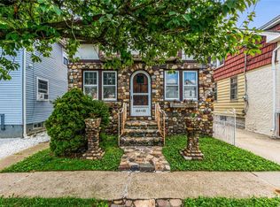 164-30 77th Rd, Fresh Meadows, NY 11366