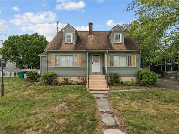 509 W Shore Rd, Warwick, RI 02889